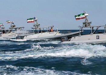 ببینید | حضور سخنگوی دولت و جمعی از دانشجویان در مانور دریایی و هوایی سپاه