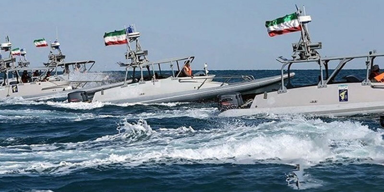 ببینید | حضور سخنگوی دولت و جمعی از دانشجویان در مانور دریایی و هوایی سپاه