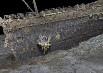 بقایای تایتانیک چندهزار متر زیر آب است؟/ فیلم