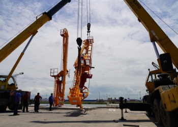 نصب 4 دستگاه بازوی بارگیری دریایی با استفاده از توان و دانش ایرانی در مجتمع بندری انزلی