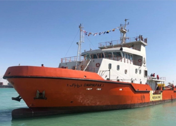 بهره‌برداری آزمایشی از بزرگترین شناور مقابله با آلودگی‌های نفتی کشور در آب‌های بوشهر