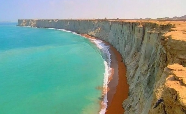 توسعه گردشگری دریایی چابهار در دستورکار/ امکان فعالیت پایدار خط مسافری و گردشگری دریایی بین بندر چابهار و بنادر عمان/ ظرفیت تردد شناورها با 600 مسافر دریایی