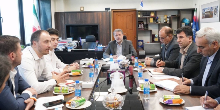 دیدار مدیر بخش حمل‌ونقل کانتینری شرکت راه‌آهن لجستیک روسیه با معاون بندری سازمان بنادر/ عزم طرفین بر توسعه حمل‌ونقل و ترانزیت ترکیبی و اتصال به شبکه ریلی و جاده‌ای و استانداردسازی حمل کانتینری