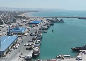 عملکرد مثبت تخلیه و بارگیری کالاهای غیر نفتی با جهشی 35 درصدی طی سه ماهه سال 1402 در بنادر غرب استان هرمزگان/ تخلیه و بارگیری نزدیک به 3 میلیون تن انواع کالای نفتی و غیر نفتی