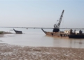 عملیات خارج سازی ۳۰ شناور مغروقه از اروند رود آغاز شد‌