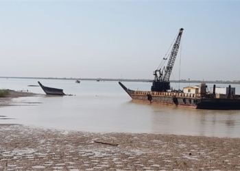 عملیات خارج سازی ۳۰ شناور مغروقه از اروند رود آغاز شد‌