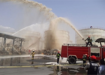 مانور اطفاء حریق و امداد در مخازن ذخیره مشتقات نفتی /خادمی؛ انجام ۱۲ مانور باموضوعات مختلف تا پایان سال جاری در بندر شهید رجایی