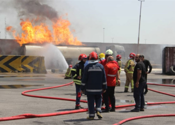 مهار آتش‌سوزی سه تانکر نفتی در محدوده اراضی بندر امام خمینی(ره)