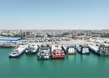 پرچم داری بنادر غرب استان هرمزگان با تخلیه و بارگیری نزدیک به 34 هزار TEU کانتینر یخچالی در بین بنادر کشور و صادرات نزدیک به 17 هزار TEU کانتینر یخچالی در سه ماهه سال 1402 در بنادر غرب استان هرمزگان