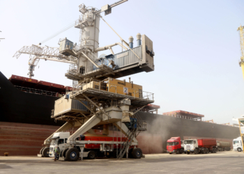 پس از 8 ماه معطلی کشتی حامل گندم وارداتی در بندر شهید رجایی پهلو گرفت