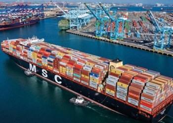 پهلوگیری یکی از طویل‌ترین کشتی‌های کانتینری دنیا در بندر موندرای هندوستان