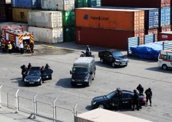 برگزاری مانور آمادگی مقابله با مسافر قاچاق و گروگانگیری در بندر شهید رجایی