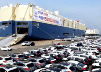 ترانزیت خودرو از بندرلنگه به آسیای میانه نزدیک به ۶۳ هزار دستگاه رسید