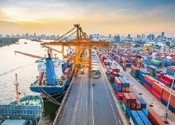 وضعیت نابسامان پهلوگیری کشتی‌ها در بندر شهیدرجایی