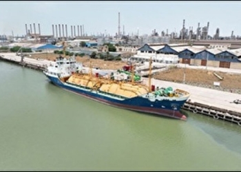 پهلوگیری کشتی ۱۷۰۰ تنی برای بارگیری گاز LPG برای اولین بار در بندر آبادان