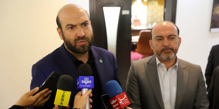 آماده نبودن استاد و مشکلات ارزی عامل ماندگاری کالا در بندر رجایی است