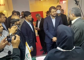 بازدید وزیر راه از غرفه شرکت حمل‌و‌نقل ترکیبی در نمایشگاه حمل‌و‌نقل ریلی