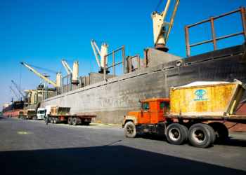 روند پهلوگیری شناورهای تناژ بالا در بندر شهید باهنر سرعت گرفت