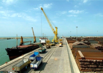 ورود کامیون‌ های بدون مجوز به محوطه های بندر شهید رجایی ممنوع می شود