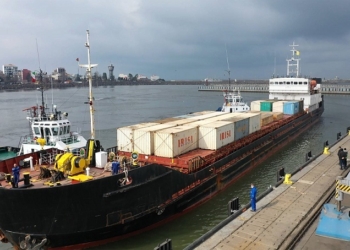  تجهیز یک شناور برای حمل کانتینر‌های یخچالی صادراتی