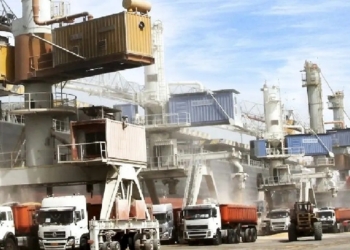 تخلیه و بارگیری بیش از ۲۱ میلیون تُن کالا در بندر امام خمینی