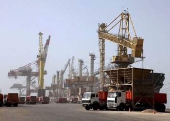 پهلوگیری یک فروند کشتی پهن‌پیکر ۸۳ هزار تُنی در بندر امام خمینی(ره)