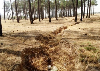 غول فرونشست در دشت‌های فارس