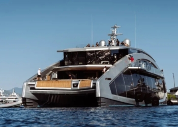 قایق تفریحی شیشه ای + فیلم و عکس