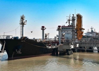 ثبت رکورد تخلیه و بارگیری همزمان مواد نفتی در بندر امام