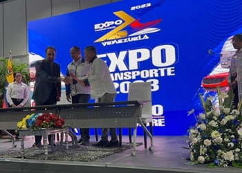 گام جدید ایران برای توسعه همکاری­های تجاری با ونزوئلا/ اساسنامه شرکت مشترک دریایی بین ایران و ونزوئلا به امضا رسید