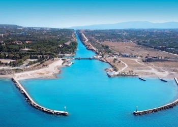 درآمد کانال سوئز ۴۴ درصد کاهش یافت