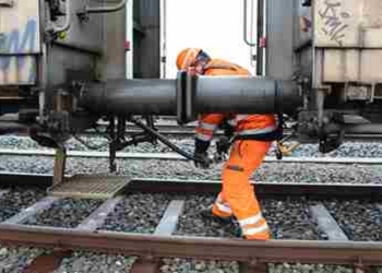 مصدومیت یک کارگر مانورچی قطار بر اثر خارج شدن بوژی‌واگن