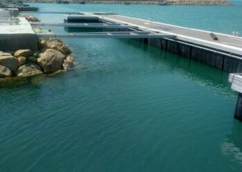 پیشرفت ۹۶ درصدی توسعه موج شکن‌ های بندر کنگان