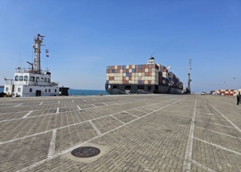 گام‌های مصمم برای تبدیل شدن بندر چابهار به هاب منطقه‌ای/ حمل ۴۴ هزار تی‌ای یو بار از بندر چابهار در ۱۰ ماهه گذشته