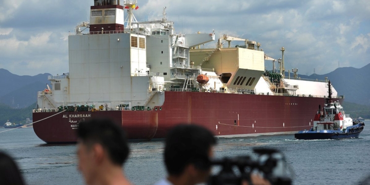 درخواست قطر از کشورهای اروپایی و آسیایی برای سرمایه گذاری  و خرید گاز LNG