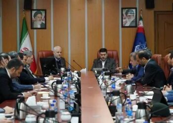 سیاست توسعه دریا محور با رویکرد افزایش سهم حمل ونقل ریلی اجرا شود