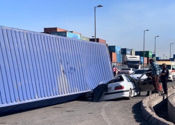 واژگونی کانتینر در بندر شهیدرجایی و فوت یک راننده