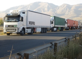 افغانستان تردد کامیون‌های ایرانی را با قلدری محدود کرده است