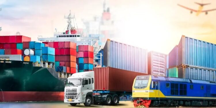 جابه جایی و حمل ریلی ۲ هزار تن چوب وارداتی برای اولین بار در راه آهن شمال شرق ۱
