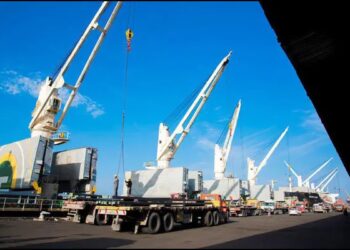 رشد ۴۶ درصد لایروبی در اسکله ها و آبراه های منطقه ویژه اقتصادی بندر امام خمینی