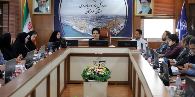 نشست مرور فرآیندهای مطلوب سامانه یکپارچه عملیات بندری در بندر شهید رجایی