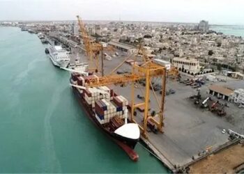 استقرار جرثقیل ۱۴۰ تنی ویژه تخلیه و بارگیری نگله های سنگین