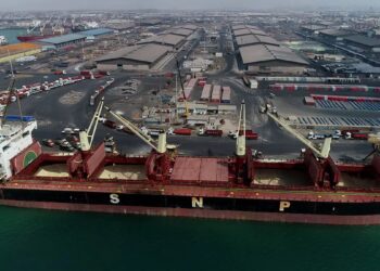 تخلیه بیش از یک میلیون تن کالای اساسی در بزرگترین بندر تجاری ایران