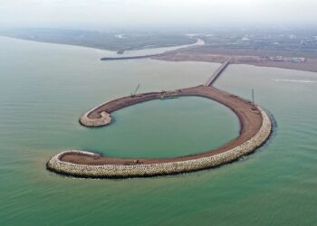 جذب سرمایه گذار برای اجرای فاز دوم بندر چمخاله در دست انجام است