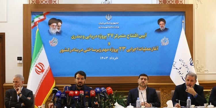 وزیر راه و شهرسازی ۲۷ پروژه دریای و بندری را افتتاح کرد