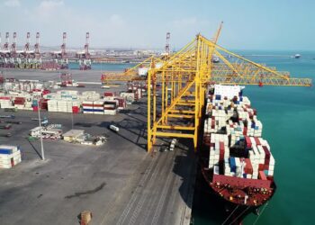 ◄ بیش از ۱.۸ میلیون تُن ترانزیت در بنادر هرمزگان ثبت شد/ ترانزیت بیش از 1.5 میلیون تُن کالای غیرنفتی از بندر شهید رجایی