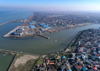 ​​توجه به پسکرانه بنادر کشور موجب رشد اقتصادی می شود