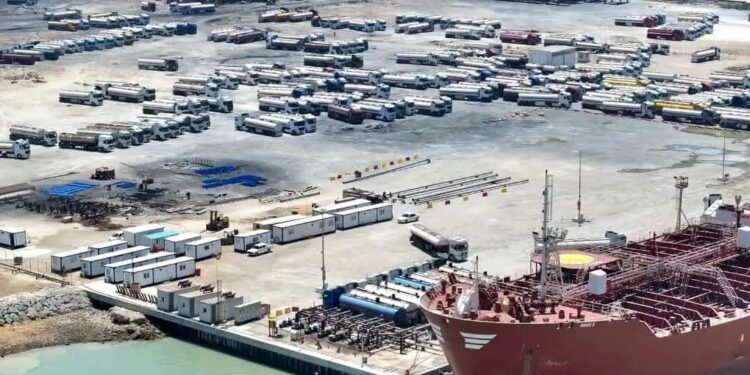 میزان ترانزیت مشتقات نفتی در بندر بوشهر از مرز یک میلیون تن گذشت