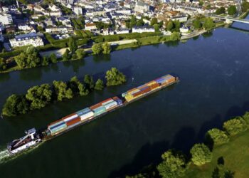 پتانسیل عظیم حمل‌ و‌ نقل در آبراه‌ های داخلی