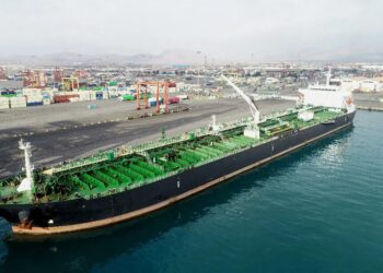 ◄ پهلودهی کشتی حامل ۶۰ هزار کنجاله سویا در بندر شهید رجایی/ تخلیه ۱۸۵هزار تن انواع کالای اساسی در 4 ماهه امسال